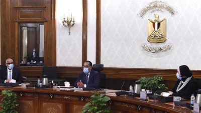 مدبولي وعامر يتابعان إجراءات توفير التمويل للسلع ومستلزمات الانتاج