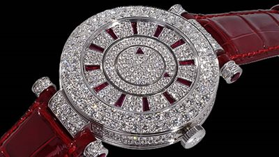 بالفيديو.. تصميمات فاخرة من المجوهرات بمعرض 