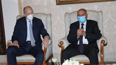 وزير النقل: القيادة السياسية وجهت بإنشاء مصانع لسيمنز في مصر