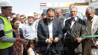 بالصور..وزير 