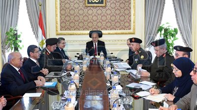 رئيس الوزراء يبحث الموقف التنفيذي لمدينة زويل للعلوم والتكنولوجيا (صور)