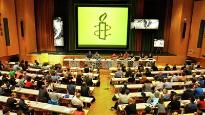 منظمة العفو الدولية تتهم قطر بإجبار عمال أجانب على العمل لديها