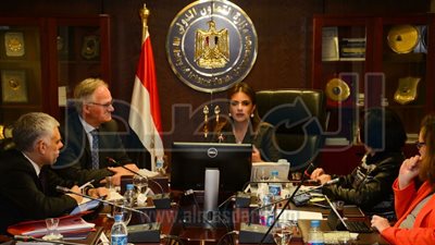 سحر نصر تبحث مع وفد المفوضية الأوروبية زيادة دعم المشروعات الصغيرة