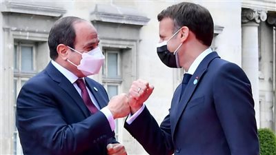السيسي يبحث مع الرئيس الفرنسي استعدادات المؤتمر الدولي حول ليبيا