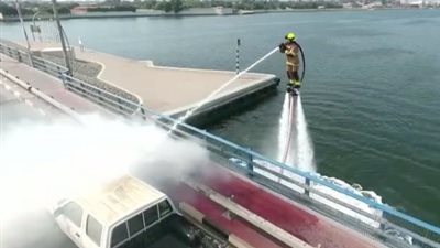 دبي تعلن عن أول رجل مطافي طائر في العالم (فيديو)