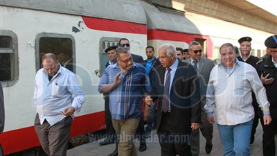جولة مفاجئة لوزير النقل بمحطة الجيزة تكشف انخفاص مستوى النظافة وانتشار الأكشاك 