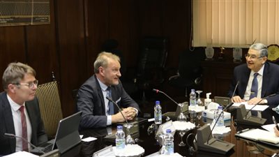 وزير الكهرباء يبحث التعاون مع شركة بلجيكية فى مجال الهيدروجين الأخضر 