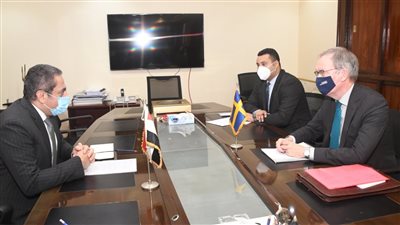 «الإسكان» تبحث مع السفير السويدي التعاون في إنشاء المدن الذكية