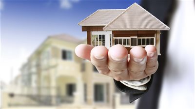 خبراء يطالبون بتشريعات لضبط سوق «البروكر»