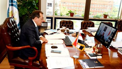 «الملا»: قطاع البترول والغاز فى مصر يمضى بثبات نحو تحقيق أهدافه