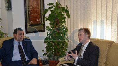 بالصور.. وزير القوى العاملة يبحث مع 