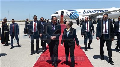 نجلاء بودن تستقبل رئيس الوزراء المصري بمطار تونس قرطاج