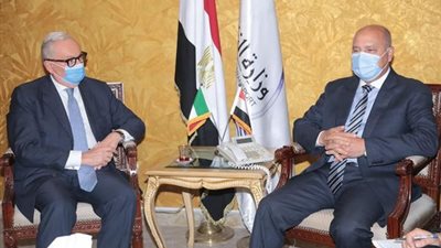 وزير النقل يبحث تشغيل خطوط ملاحية منتظمة بين الموانئ المصرية والإيطالية