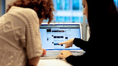 دراسة: إدمان مواقع التواصل الاجتماعي يُورث في الجينات