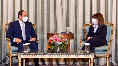 السيسى يعقد جلسة مباحثات موسعة مع الرئيسة اليونانية