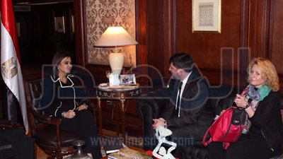 سحر نصر ومنظمة 