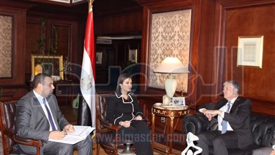 وزيرة التعاون الدولى تستعرض مع سفير فرنسا الاتفاقيات المزمع توقيعها خلال زيارة 