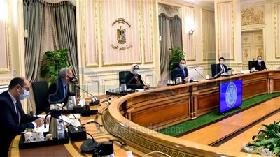 رئيس الوزراء يستعرض الخطة الصحية الوقائية أثناء إستضافة مونديال اليد