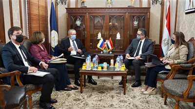 العناني يبحث مع السفير الروسي تعزيز التعاون السياحي والأثري