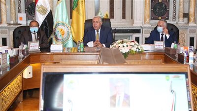 وزير الزراعة يطالب «مركز بحوث الصحراء» بإيجاد حلول للتغيرات المناخية