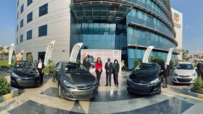 البنك الأهلى يسلم 6 سيارات للفائزين فى الحملة الترويجية لبطاقات الائتمان