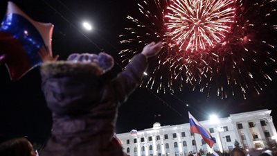 بالفيديو.. كتيبة الألعاب النارية الروسية تتهيأ لـ