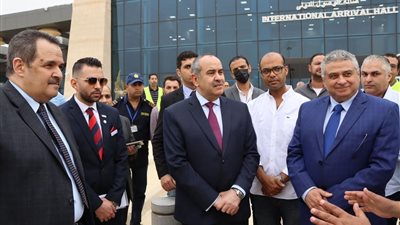 وزير الطيران يتابع تنفيذ المراحل النهائية لمشروع تطوير مطار سفنكس