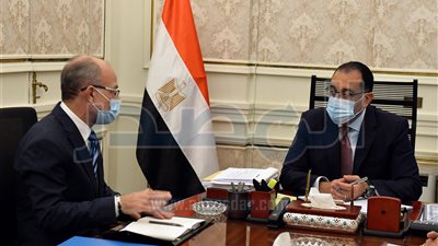 «مدبولي»: مجمع الإصدارات المؤمنة والذكية يحظى باهتمام الرئيس