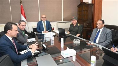وزير الإسكان ونائب رئيس الهيئة الهندسية يستعرضان عددا من المشروعات المشتركة