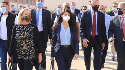 وزيرة التعاون الدولى والسفير الأمريكى يتفقدان محطة معالجة مياه روض الفرج