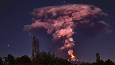 بالفيديو.. ثوران بركاني في جنوب 