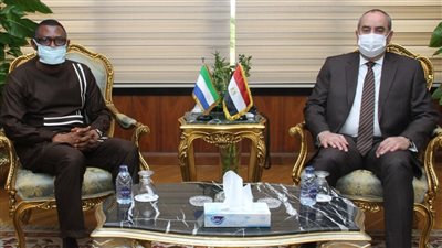 وزير الطيران يبحث مع سفير سيراليون بالقاهرة سبل تعزيز التعاون المشترك