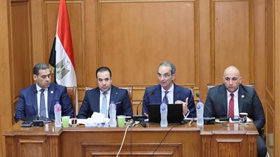 «طلعت»: تطوير 3130 مكتب بريد بنهاية العام الجارى