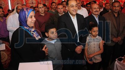 بالصور..وزير 