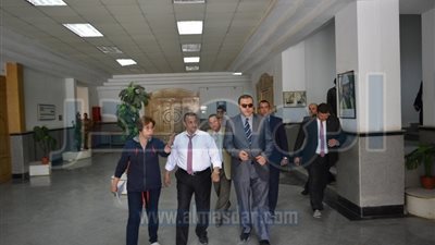 بالصور .. زيارة مفاجئة لوزير القوي العاملة لمركز