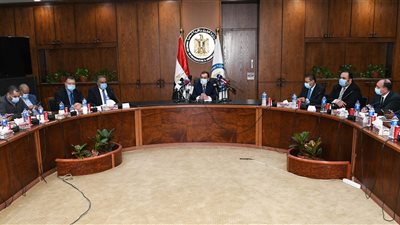 «الملا» يعلن فوز 11 شركة عالمية ومصرية بمزايدة التنقيب عن الذهب