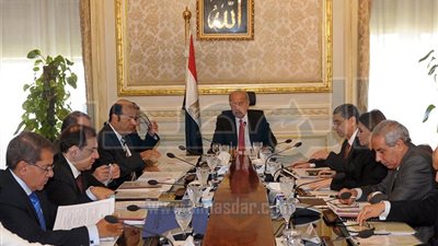 شريف إسماعيل يضم وزير 