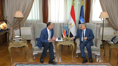 رئيس هيئة قناة السويس يبحث سبل التعاون مع المتحف القومي البحري الفرنسي