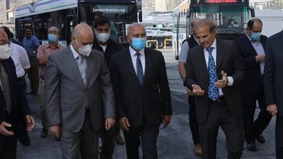وزير النقل يتفقد أتوبيسات الكهرباء داخل شركة MCV