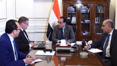 رئيس الوزراء يستعرض خطط تطوير الشركات مع وزير قطاع الأعمال العام