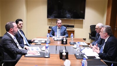 «الملا» يبحث تعزيز التعاون مع «بيكرهيوز» الأمريكية لتحسين كفاءة استخدام الطاقة