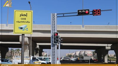 تركيب إشارات مزودة بكاميرات فى تقاطع الدائري الأوسطي مع المحور