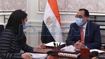 رئيس الوزراء يتابع مع «المشاط» مستجدات ملفات التعاون الدولي