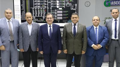 وزير البترول يتفقد مركز التحكم بالشبكة القومية للغاز الطبيعي
