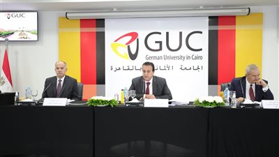 وزير التعليم العالي يوجه بالالتزام بالجدول الزمني للفصل الدراسي الأول