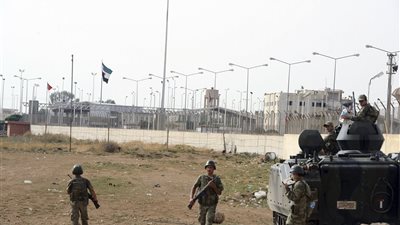 تلفزيون: مقتل جندي تركي وإصابة آخر برصاص على الحدود مع سوريا