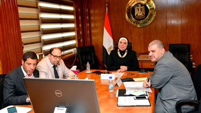 وزيرة التجارة تؤكد حرص الحكومة على تعزيز أطر التعاون مع البنك الدولى 