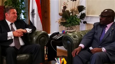 وزير قطاع الأعمال يبحث تعزيز التبادل التجاري مع سفير زامبيا