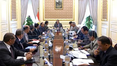 رئيس الوزراء يناقش خطة تطوير سكك حديد مصر