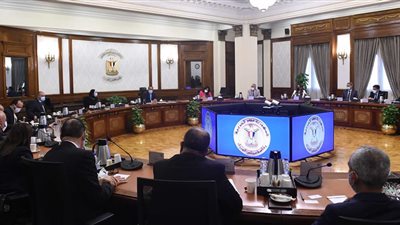 رئيس الوزراء يوجه بإعداد ورقة عمل عامة لمضاعفة الصادرات